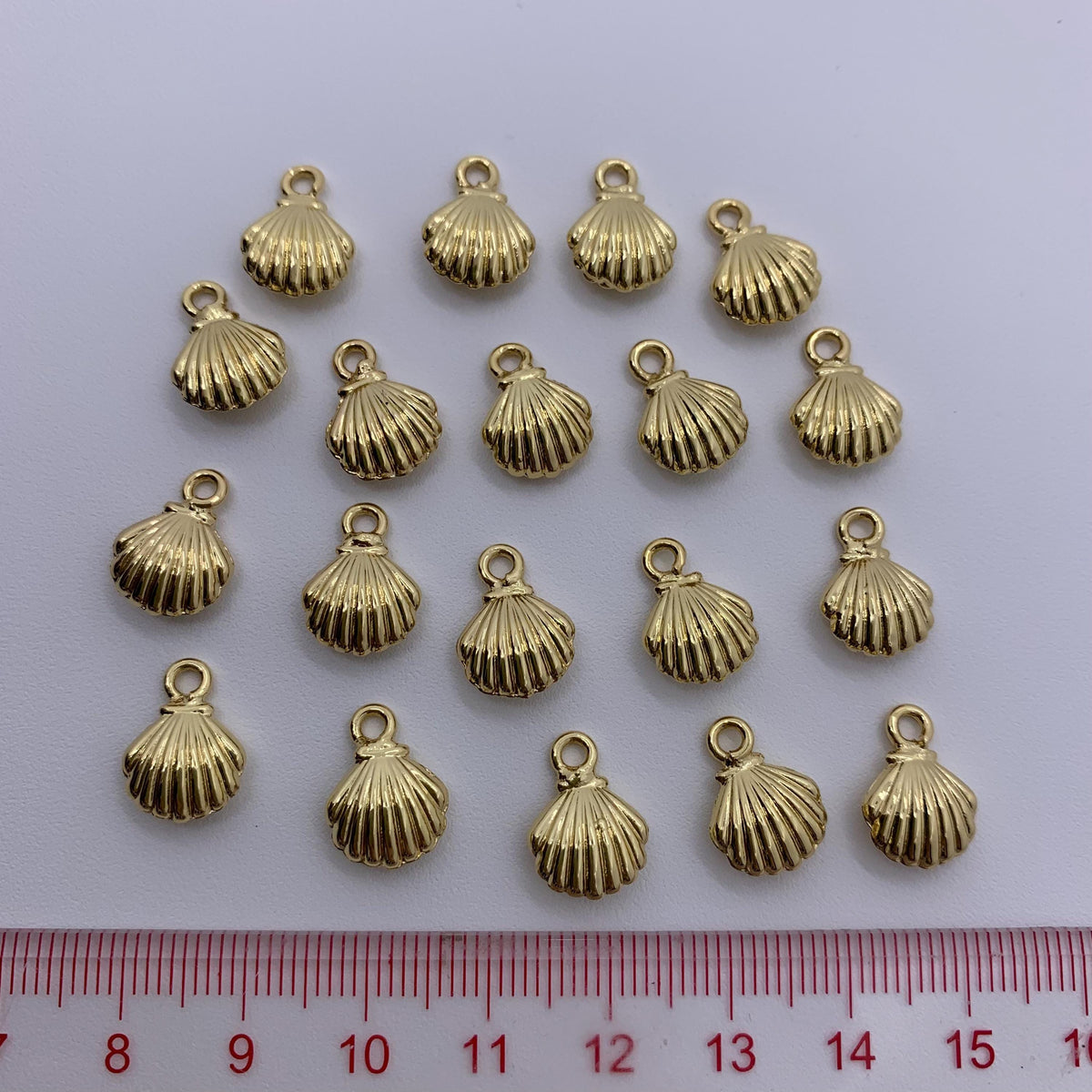 18K Gold Seashell Pendant Gold Shell Charms Enamel Conch Shell Charm for Necklace Making